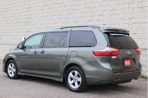 2018 Toyota Sienna LE