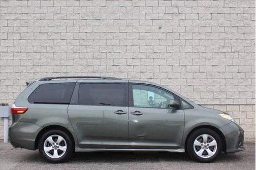 2018 Toyota Sienna LE