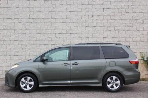 2018 Toyota Sienna LE