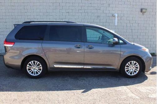 2011 Toyota Sienna XLE