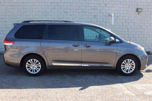 2011 Toyota Sienna XLE