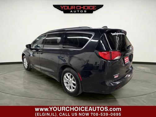Brilliant Black Crystal Pearlcoat 2021 Chrysler Voyager LXI