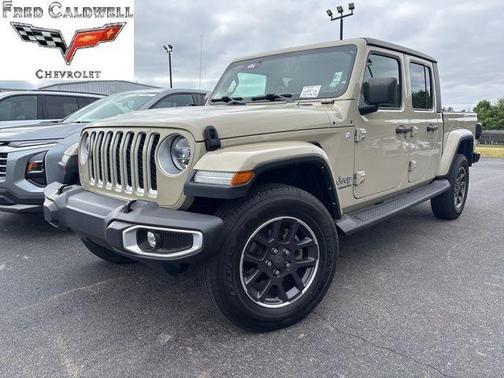 Limited Edition Gobi Clearcoat 2022 Jeep Gladiator Overland