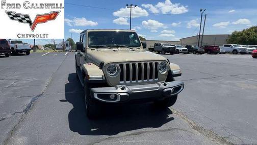 Limited Edition Gobi Clearcoat 2022 Jeep Gladiator Overland