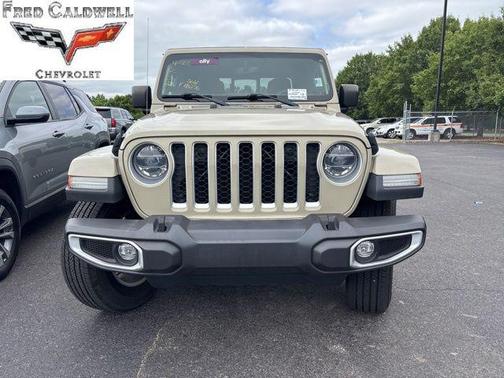 Limited Edition Gobi Clearcoat 2022 Jeep Gladiator Overland