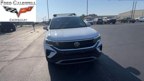 White 2023 Volkswagen Taos 1.5T SE