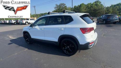 White 2023 Volkswagen Taos 1.5T SE