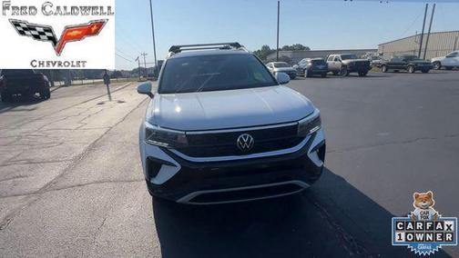 White 2023 Volkswagen Taos 1.5T SE