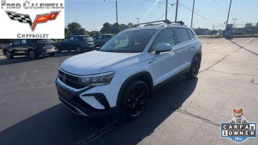 White 2023 Volkswagen Taos 1.5T SE