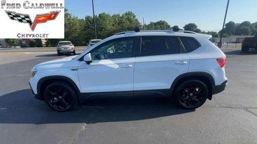 White 2023 Volkswagen Taos 1.5T SE