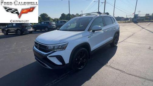 White 2023 Volkswagen Taos 1.5T SE