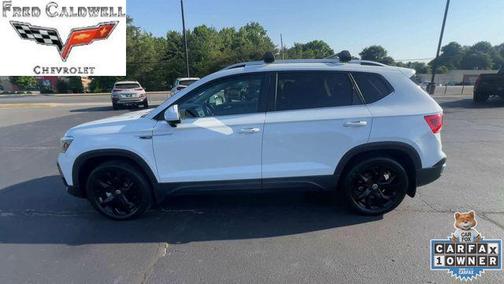 White 2023 Volkswagen Taos 1.5T SE