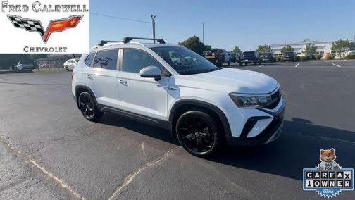 White 2023 Volkswagen Taos 1.5T SE