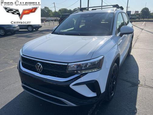 White 2023 Volkswagen Taos 1.5T SE