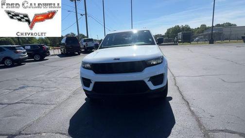 Bright White Clearcoat 2025 Jeep Grand Cherokee Altitude