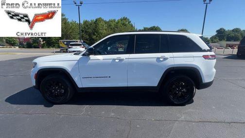 Bright White Clearcoat 2025 Jeep Grand Cherokee Altitude