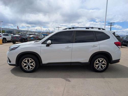 Crystal White Pearl 2022 Subaru Forester Premium