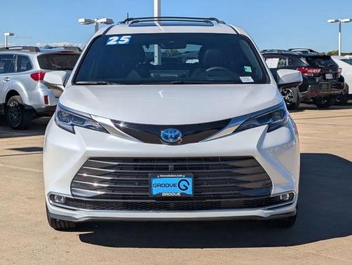 2025 Toyota Sienna Platinum 7 Passenger