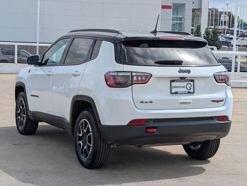 Bright White Clearcoat 2024 Jeep Compass Trailhawk