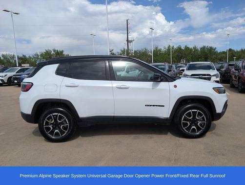 Bright White Clearcoat 2024 Jeep Compass Trailhawk