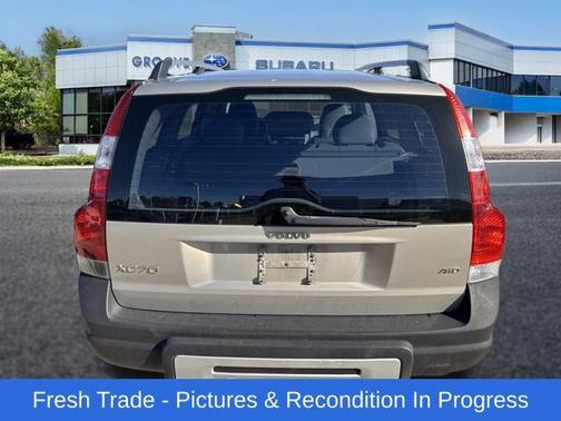 Gold 2005 Volvo XC70 2.5T