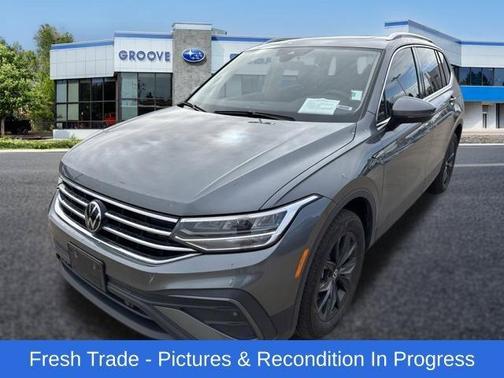Platinum Gray Metallic 2024 Volkswagen Tiguan 2.0T SE