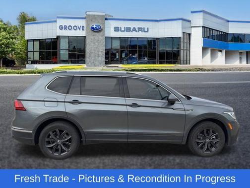 Platinum Gray Metallic 2024 Volkswagen Tiguan 2.0T SE