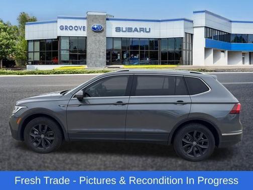 Platinum Gray Metallic 2024 Volkswagen Tiguan 2.0T SE