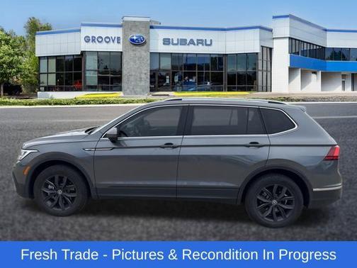 Platinum Gray Metallic 2024 Volkswagen Tiguan 2.0T SE