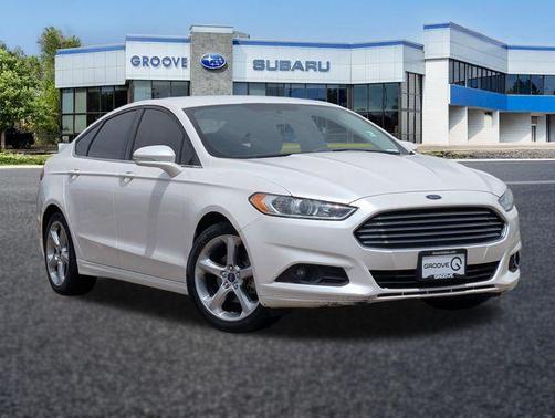 White Platinum Clearcoat Metallic 2015 Ford Fusion SE