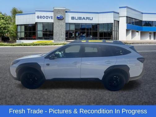 Crystal White Pearl 2022 Subaru Outback Wilderness