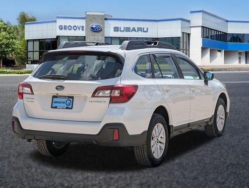Crystal White Pearl 2018 Subaru Outback 2.5i