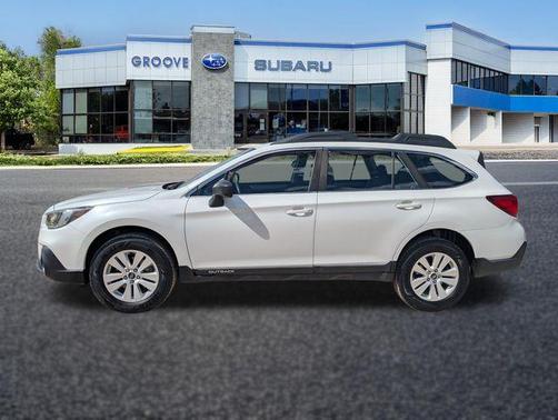 Crystal White Pearl 2018 Subaru Outback 2.5i