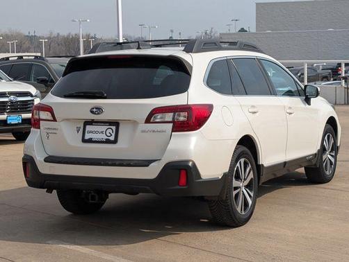 White 2018 Subaru Outback 2.5i Limited