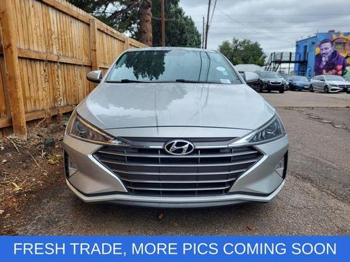 2019 Hyundai ELANTRA SE