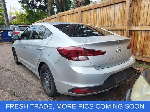 2019 Hyundai ELANTRA SE
