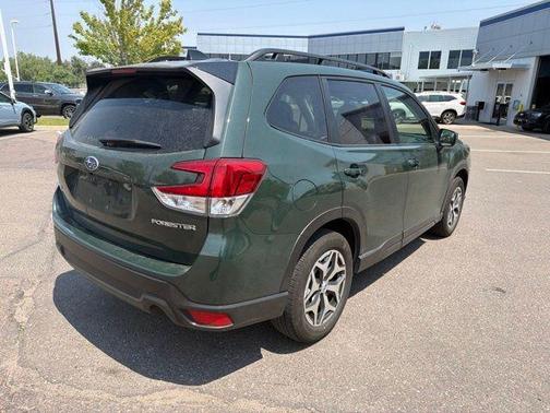 Cascade Green Silica 2024 Subaru Forester Premium