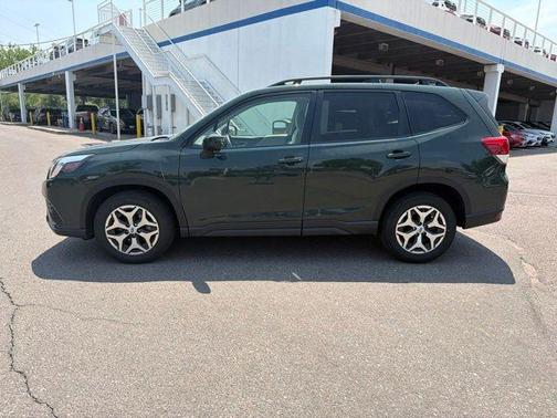 Cascade Green Silica 2024 Subaru Forester Premium