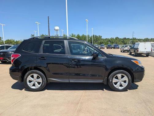 Crystal Black Silica 2016 Subaru Forester 2.5i Premium