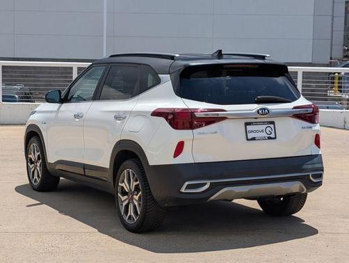 Clear White / Black Roof 2021 Kia Seltos SX