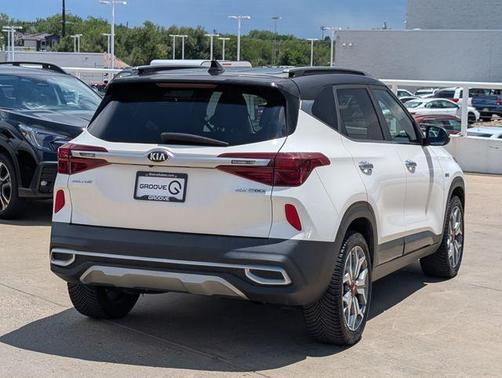 Clear White / Black Roof 2021 Kia Seltos SX