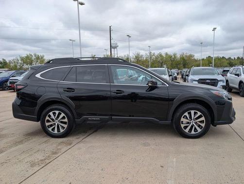 Crystal Black Silica 2025 Subaru Outback Premium