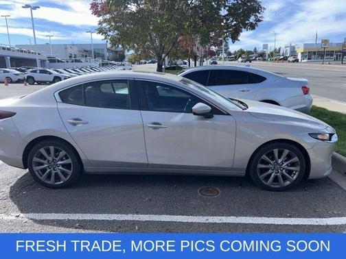 2022 Mazda Mazda3 FWD w/Preferred Package