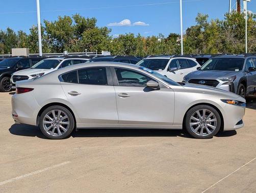 2022 Mazda Mazda3 FWD w/Preferred Package