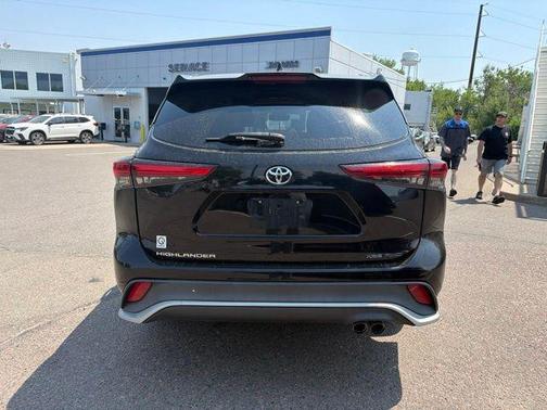 Midnight Black Metallic 2021 Toyota Highlander XSE