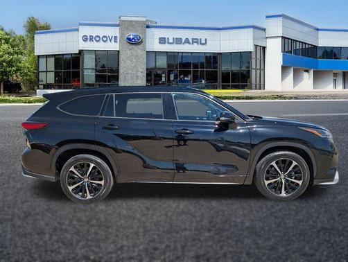 Midnight Black Metallic 2021 Toyota Highlander XSE