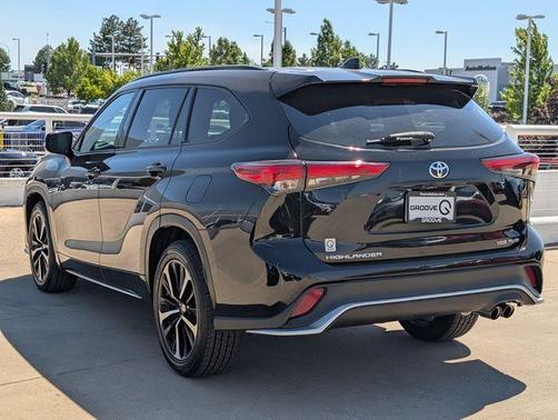 Midnight Black Metallic 2021 Toyota Highlander XSE