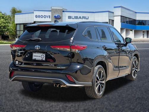 Midnight Black Metallic 2021 Toyota Highlander XSE
