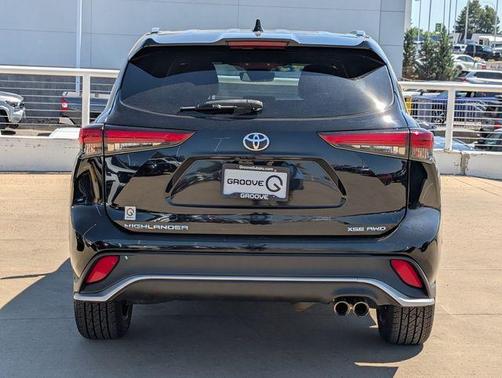 Midnight Black Metallic 2021 Toyota Highlander XSE