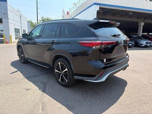 Midnight Black Metallic 2021 Toyota Highlander XSE